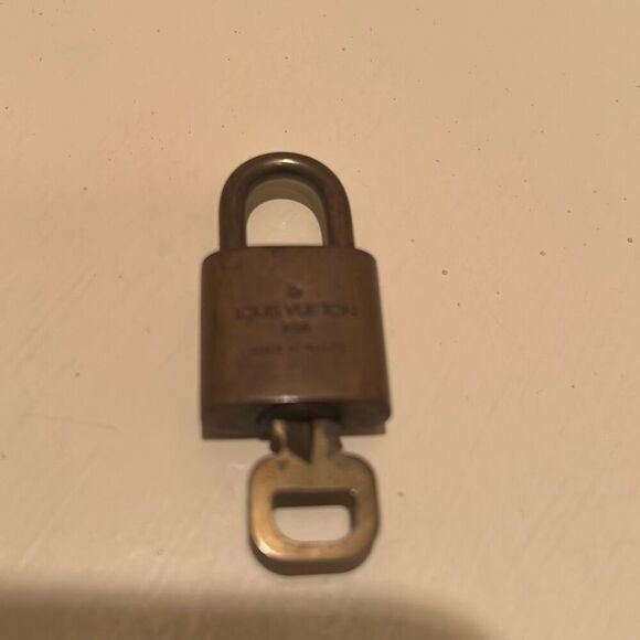 Louis Vuitton Paris Women's Padlock Lock & Key Gold Brass #320 Authentic LV - Picture 2 of 8